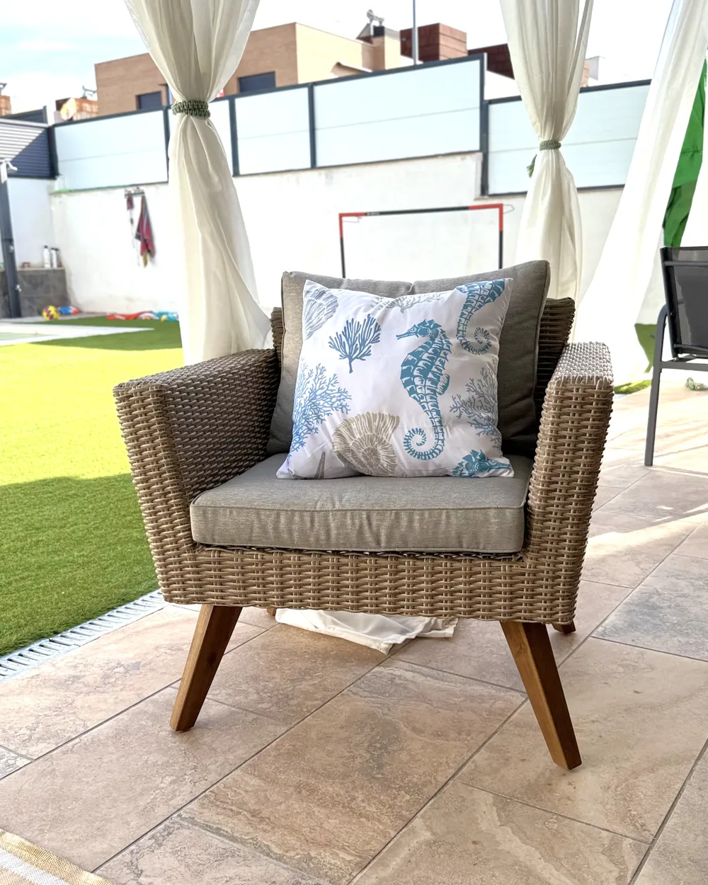 VITTORIA 5-seater garden set with table, synthetic rattan - Image 10